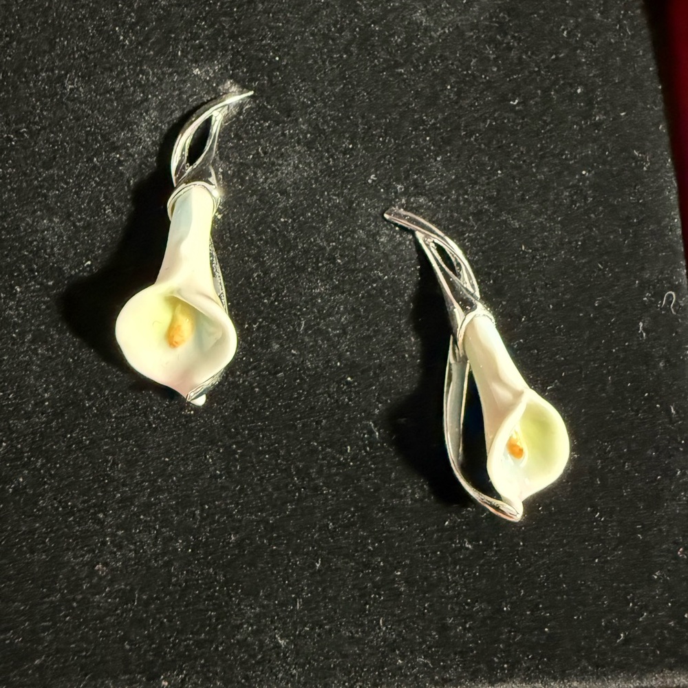 Franz White and Silver Calla Lily Earrings NWOT - Picture 3 of 8